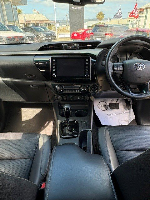 2022 Toyota Hilux Rogue (4x4)