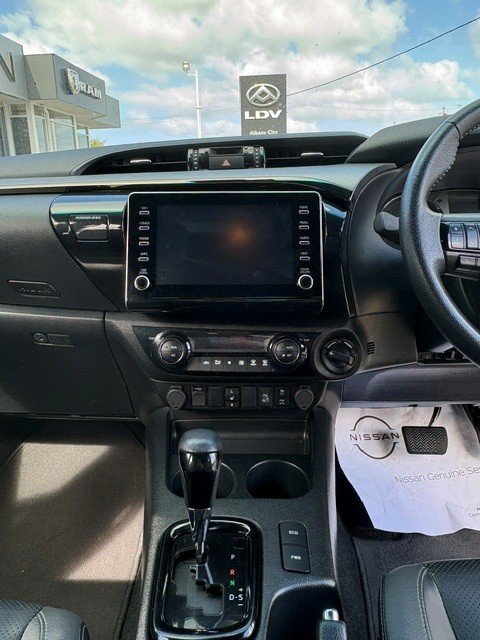 2022 Toyota Hilux Rogue (4x4)