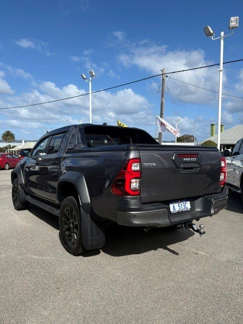 2022 Toyota Hilux Rogue (4x4)