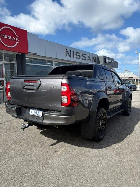 2022 Toyota Hilux Rogue (4x4)