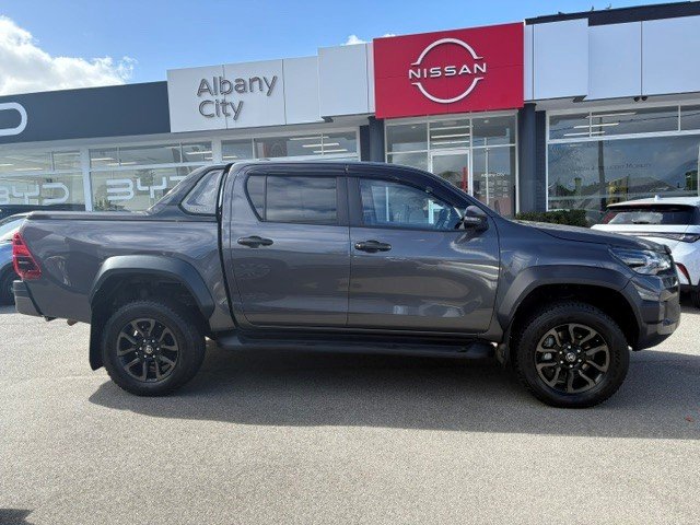 2022 Toyota Hilux Rogue (4x4)