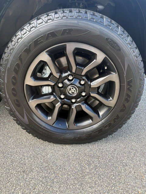 2022 Toyota Hilux Rogue (4x4)