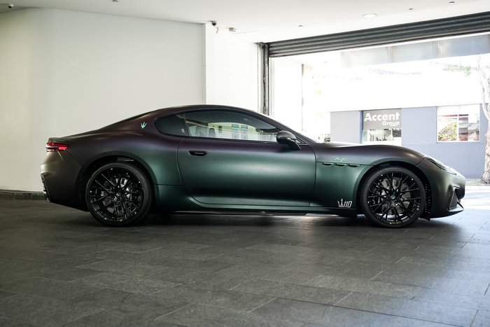 2024 Maserati GranTurismo Trofeo M189 MY24 AWD Nero Cometa Texturized