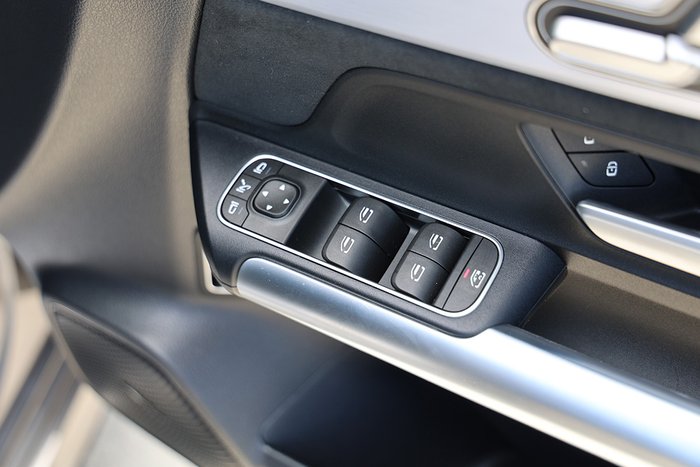 2020 MERCEDES-BENZ B180