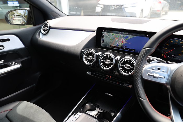 2020 MERCEDES-BENZ B180