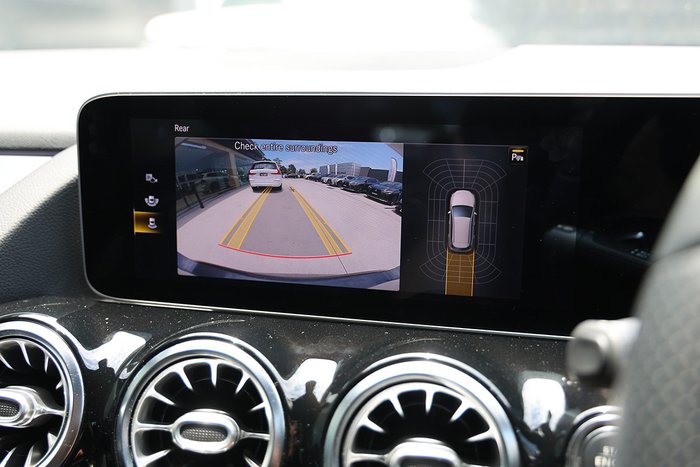 2020 MERCEDES-BENZ B180