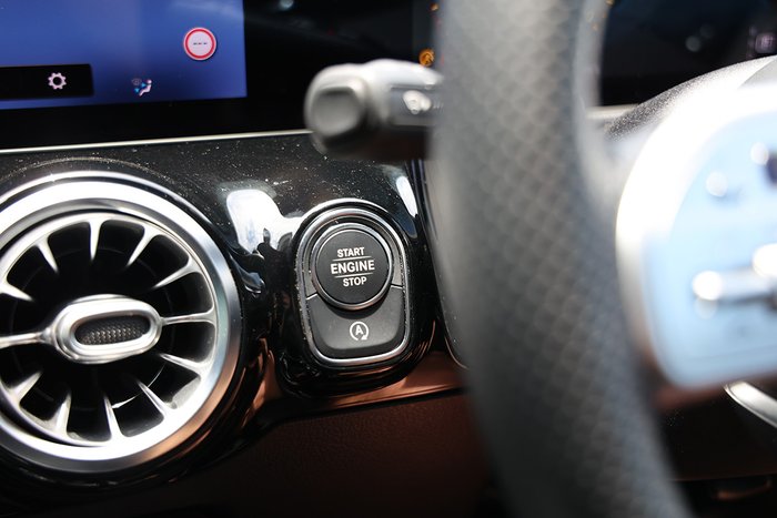 2020 MERCEDES-BENZ B180