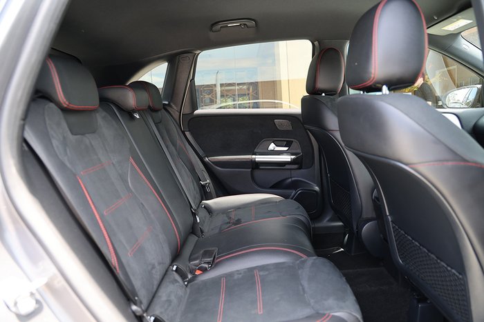 2020 MERCEDES-BENZ B180