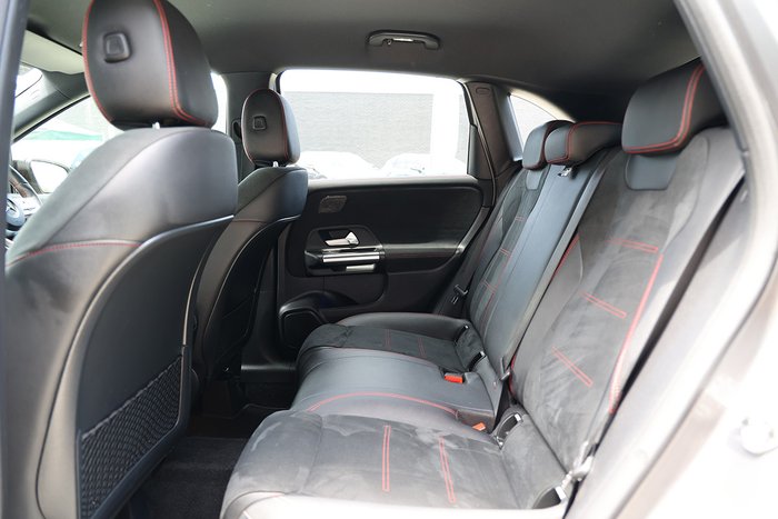 2020 MERCEDES-BENZ B180