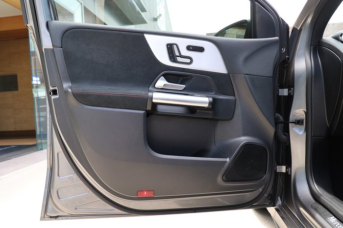 2020 MERCEDES-BENZ B180