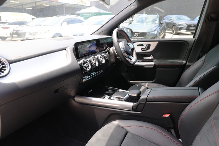 2020 MERCEDES-BENZ B180