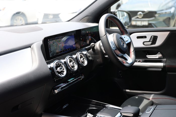 2020 MERCEDES-BENZ B180