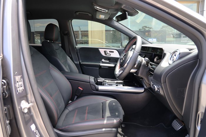 2020 MERCEDES-BENZ B180