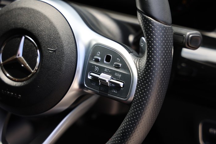 2020 MERCEDES-BENZ B180