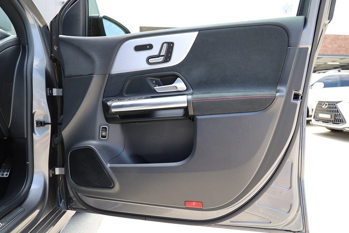 2020 MERCEDES-BENZ B180