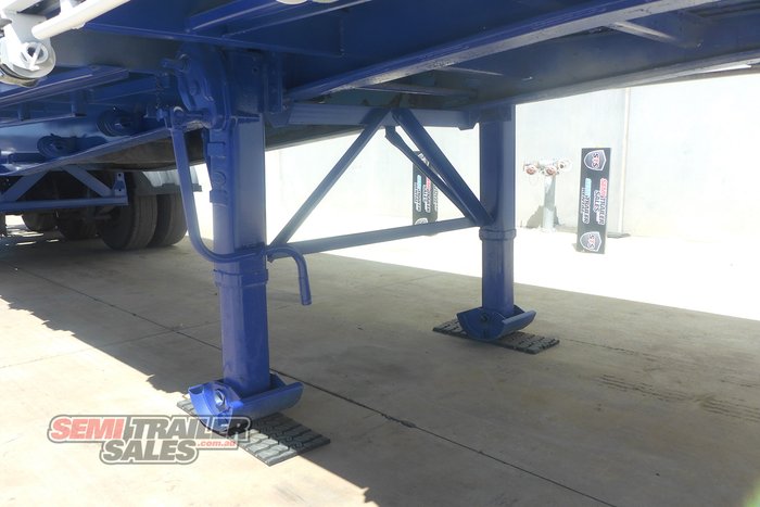 2005 Barker 12 Pallet Flat Top A Trailer