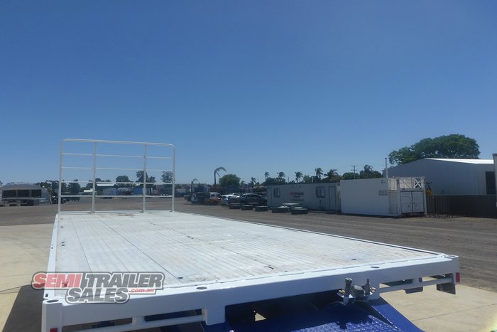 2005 Barker 12 Pallet Flat Top A Trailer