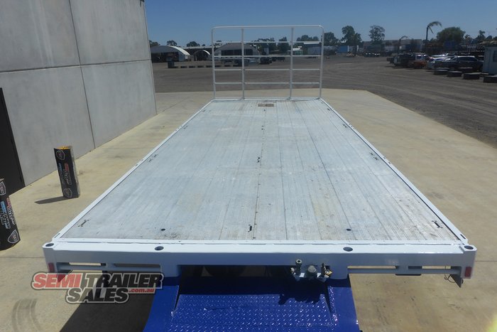 2005 Barker 12 Pallet Flat Top A Trailer