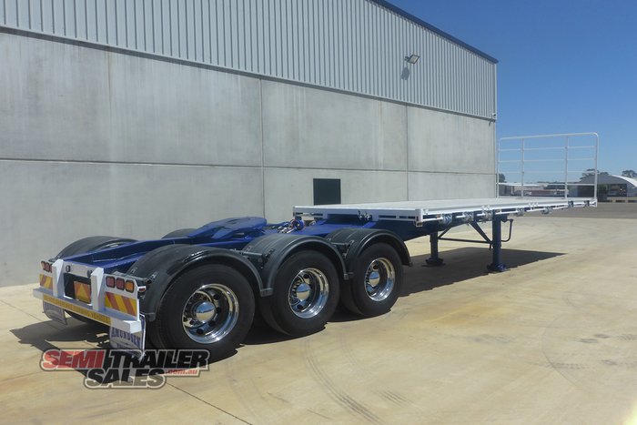 2005 Barker 12 Pallet Flat Top A Trailer