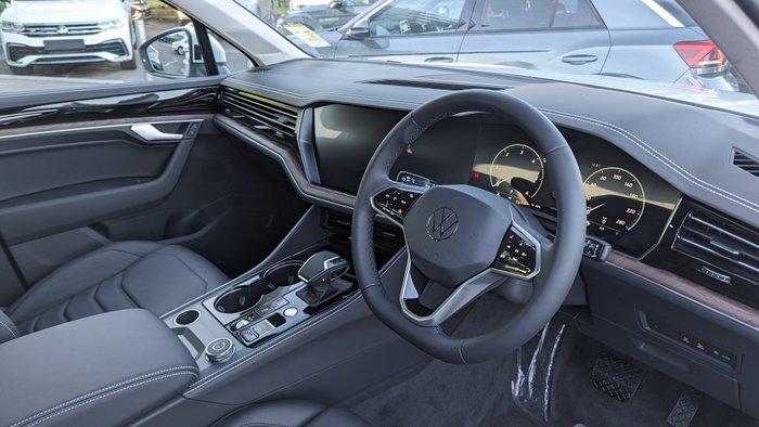 2023 VOLKSWAGEN Touareg
