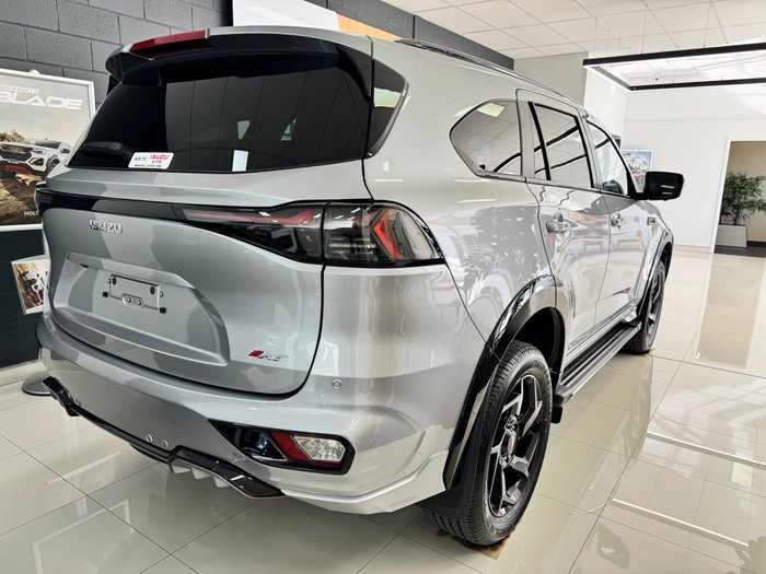 2026 ISUZU MU-X XT