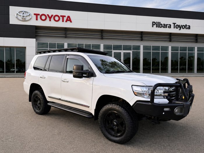 2020 Toyota LANDCRUISER Sahara White
