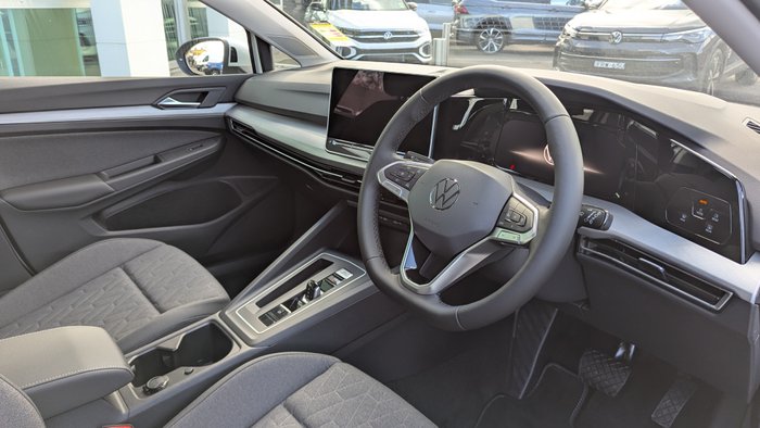 2025 VOLKSWAGEN Golf LIFE