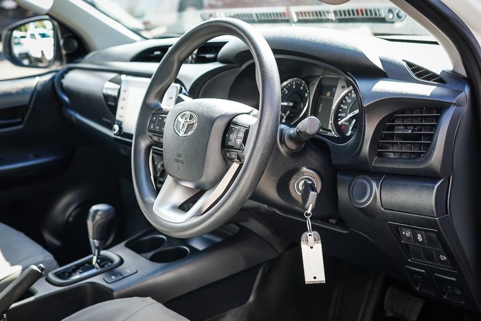 2023 Toyota HILUX SR