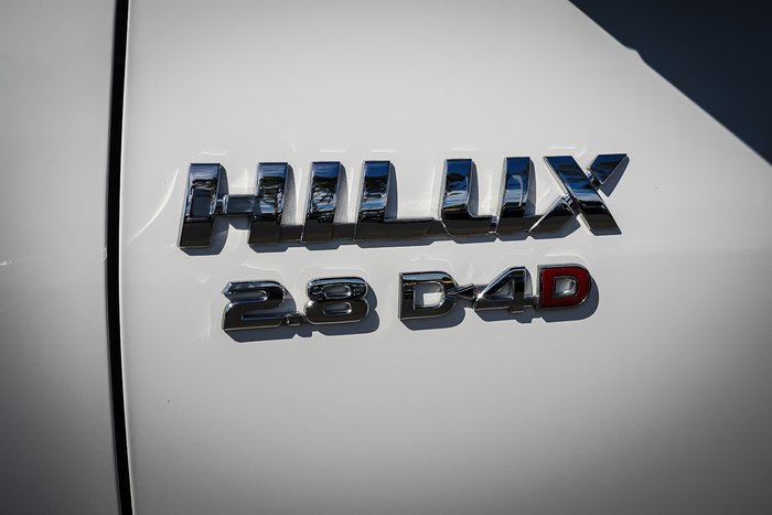 2023 Toyota HILUX SR