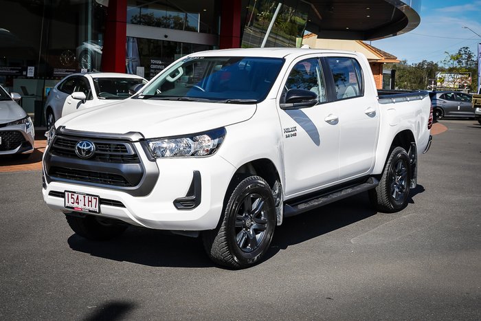 2023 Toyota HILUX SR