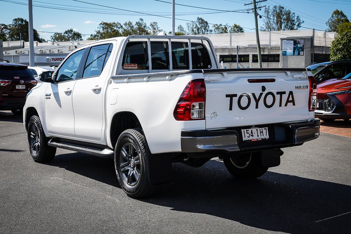 2023 Toyota HILUX SR