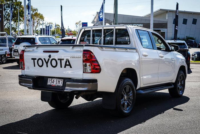 2023 Toyota HILUX SR