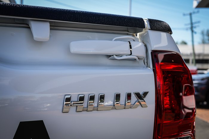 2023 Toyota HILUX SR