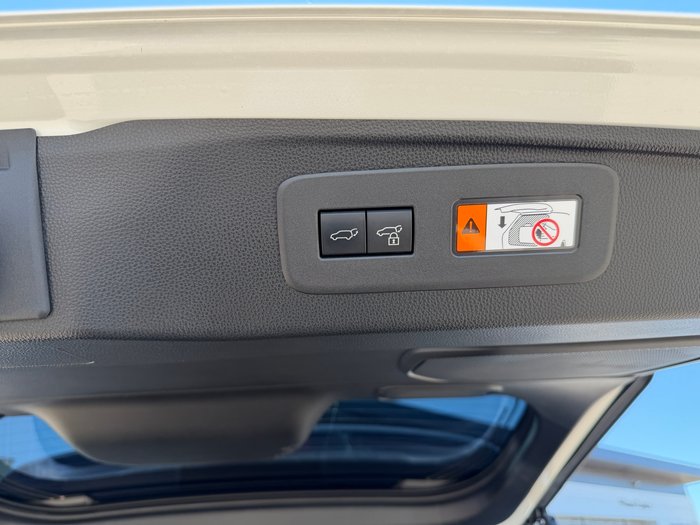 2025 Toyota Prado VX White