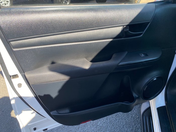 2017 TOYOTA HILUX SR (4x4)