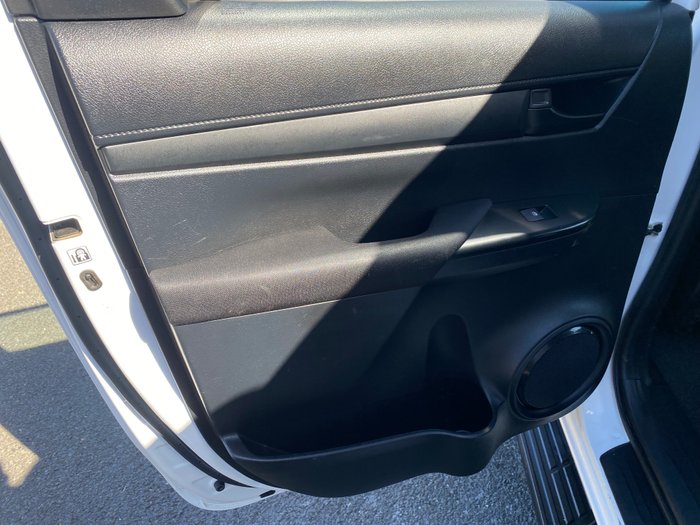 2017 TOYOTA HILUX SR (4x4)