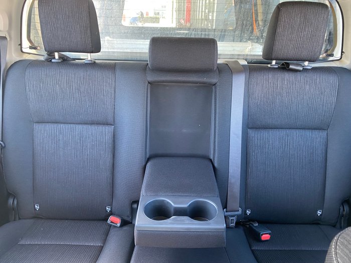 2017 TOYOTA HILUX SR (4x4)