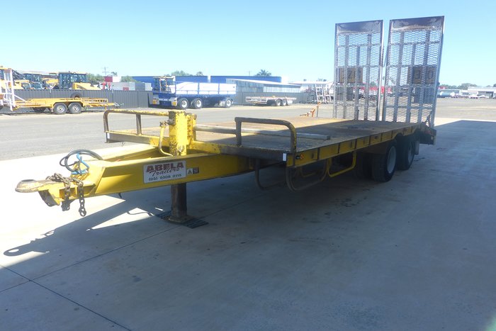 2001 Tag-A-Long Bogie Plant Trailer with Ramps