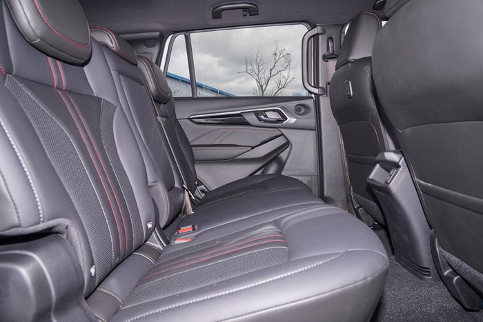 2026 Isuzu MU-X X-TERRAIN