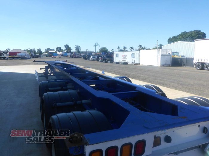 2005 Barker 40FT Skel