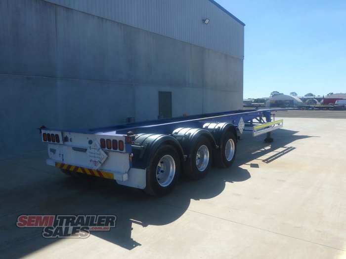 2005 Barker 40FT Skel