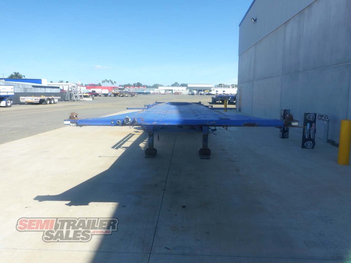 2005 Barker 40FT Skel