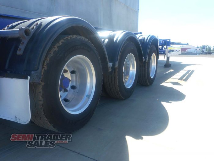 2005 Barker 40FT Skel