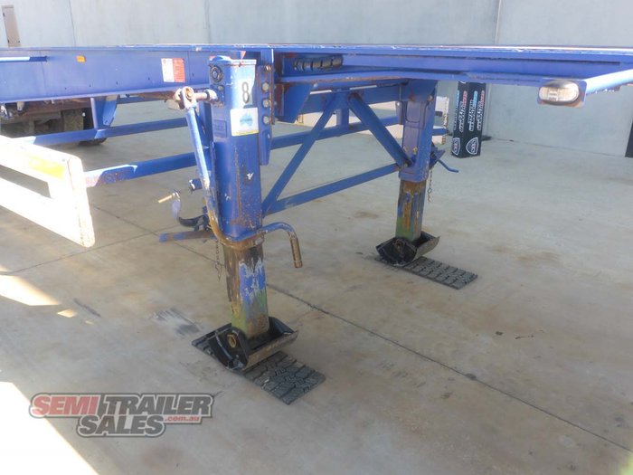 2005 Barker 40FT Skel