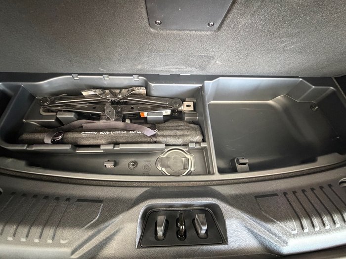 2025 Ford Everest Platinum