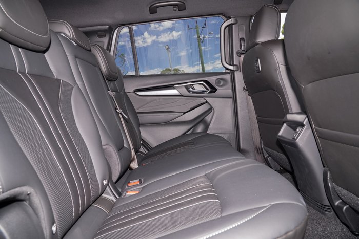 2025 Isuzu MU-X LS-T