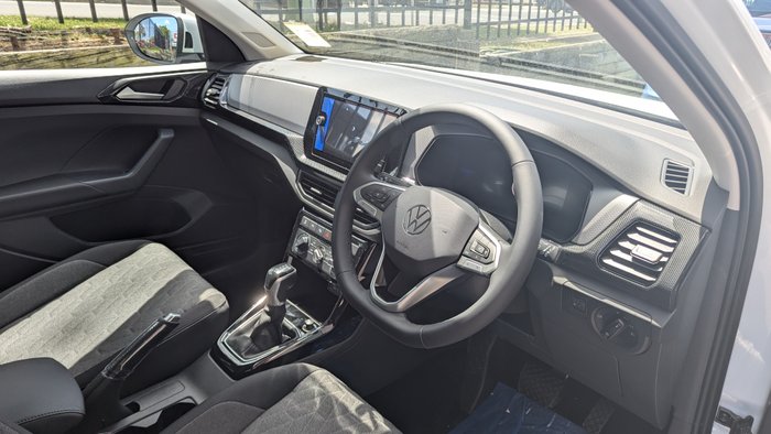 2024 VOLKSWAGEN T-CROSS LIFE