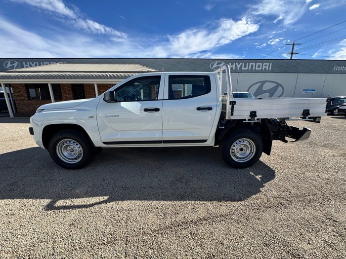 2025 MITSUBISHI Triton GLX