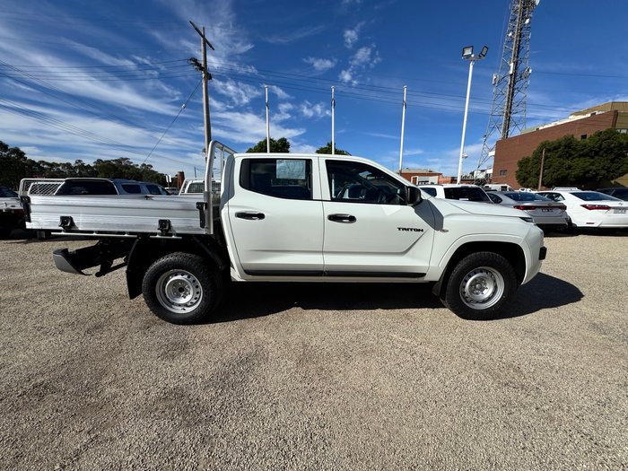 2025 MITSUBISHI Triton GLX