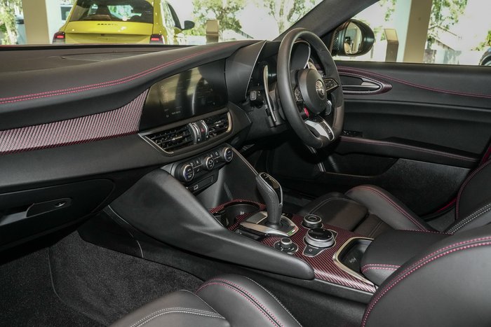 2025 Alfa Romeo Giulia Quadrifoglio